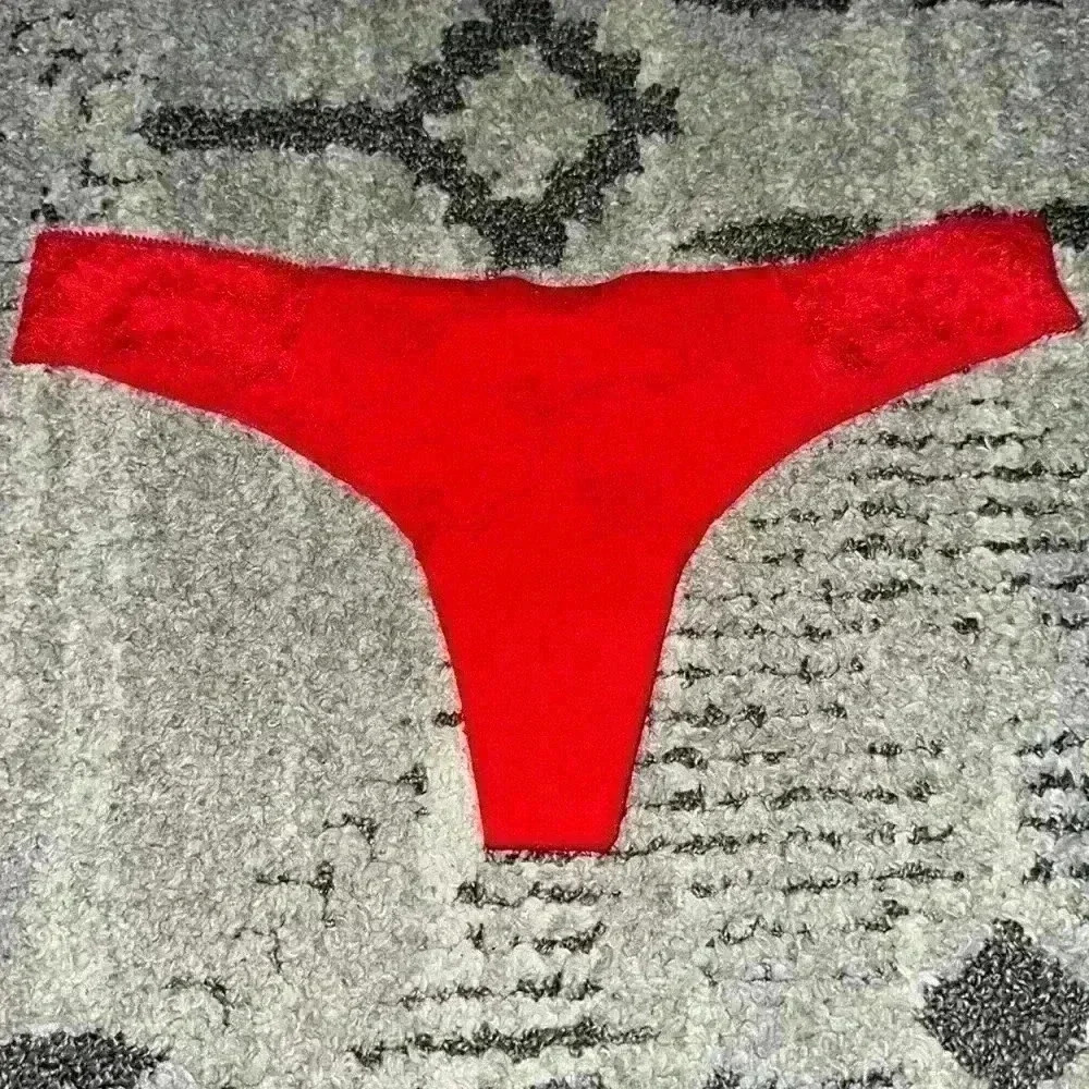 Victoria Secret Cheeky/Thong Lace underwear bundle (4 pairs) size medium NWOT
